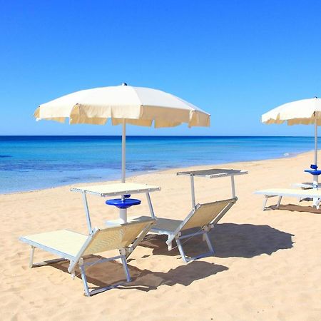 Hotel Beach Salento マリーナ・ディ・ペスコルーゼ エクステリア 写真