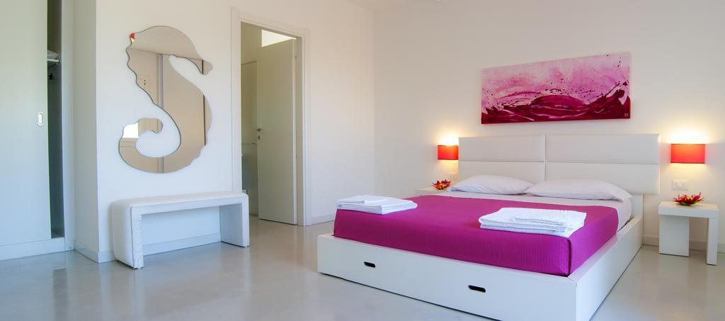 Hotel Beach Salento マリーナ・ディ・ペスコルーゼ エクステリア 写真