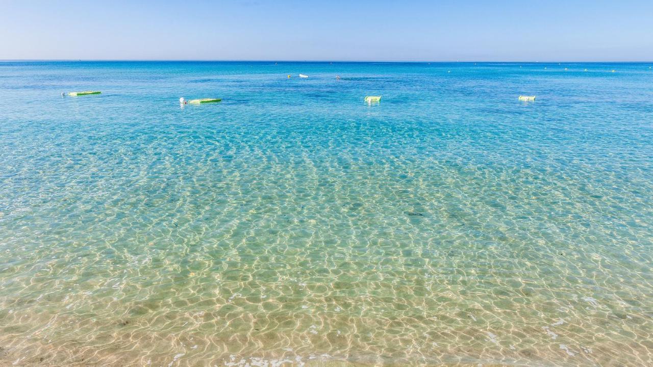 Hotel Beach Salento マリーナ・ディ・ペスコルーゼ エクステリア 写真